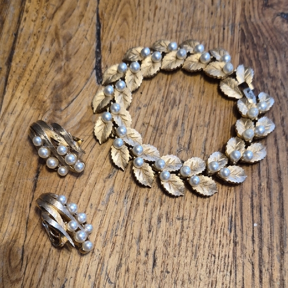 Trifari Jewelry - Trifari Gold and Pearl Leaf Jewelry Set